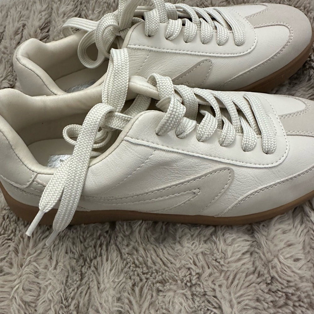 Dolce Vida. Never worn! White Leather Sneakers!